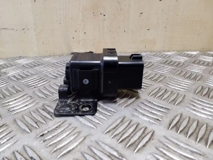 Kia Sorento (2009 - 2014)  368302F000 Реле подогрева свеч