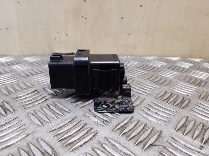 Kia Sorento (2009 - 2014)  368302F000 Реле подогрева свеч