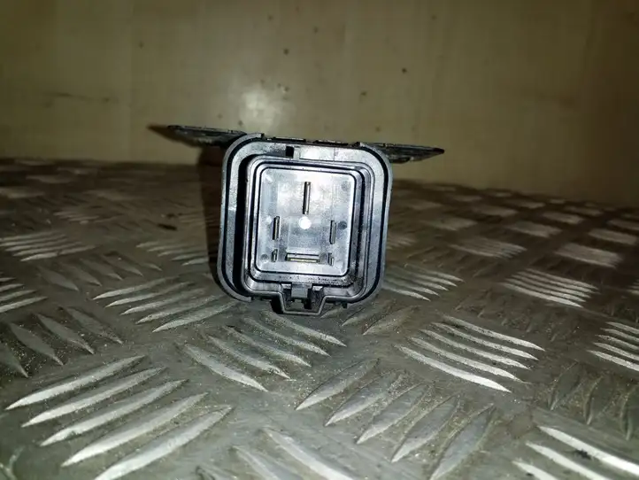 Kia Sorento (2009 - 2014)  368302F000 Реле подогрева свеч