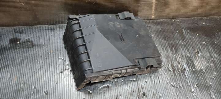 Volkswagen Golf Plus (2004 - 2008)  1K0937132 Крышка ящика предохранителей