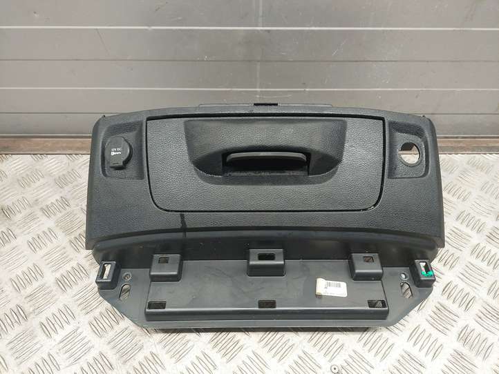 Dodge Ram (2008 - )  1VY88TRMAA Ящик для вещей