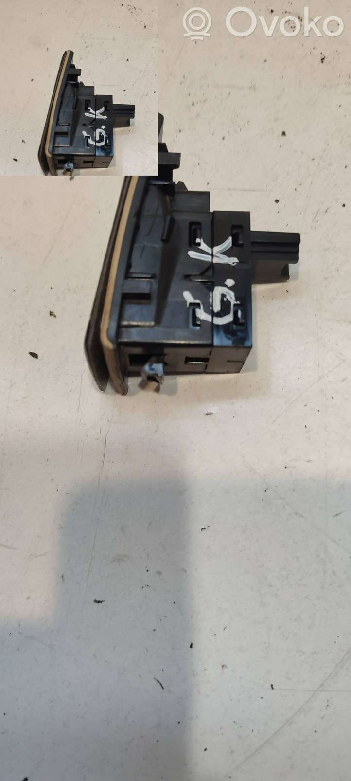 BMW 5 F10 F11 (2009 - 2016)  9163527 Кнопка стеклоподъемников