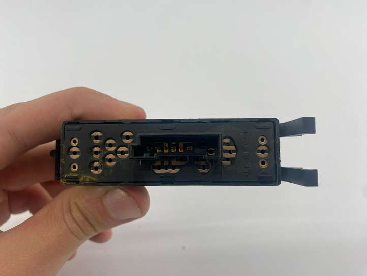 BMW 3 E46 (1998 - 2005)  6902178 Кнопка стеклоподъемников