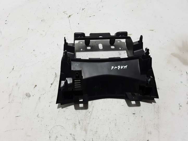 Nissan Qashqai (2013 - 2017)  681044EH0A Другая деталь панели