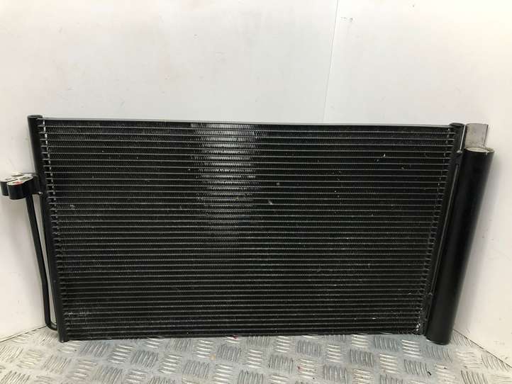 BMW 5 E60 E61 (2004 - 2010)  222110491 Радиатор охлаждения кондиционера воздуха