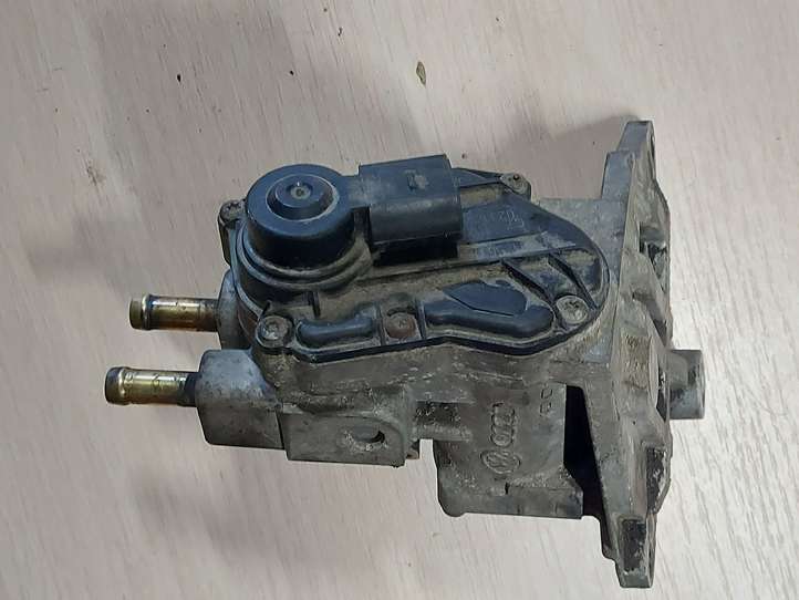 Volkswagen PASSAT B6 (2005 - 2010)  06F131503B Клапан EGR
