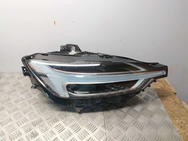 Volvo XC60 (2017 - )  31420418 Передняя фара