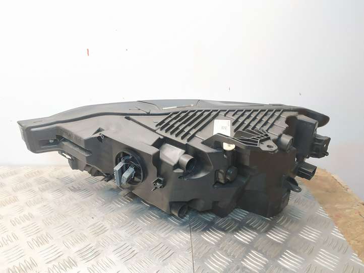 Volvo XC60 (2017 - )  31420412 Передняя фара