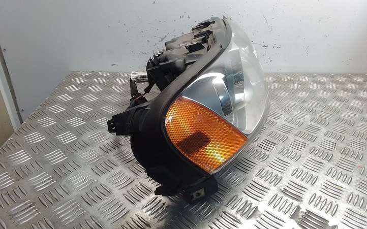 Volvo V70 (2004 - 2007)  30698836 Передняя фара
