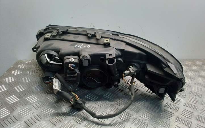 Volvo V70 (2004 - 2007)  30698836 Передняя фара