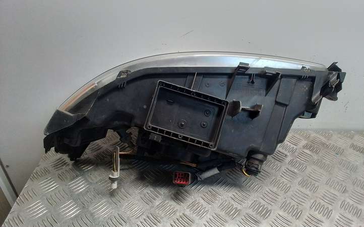 Volvo V70 (2004 - 2007)  30698836 Передняя фара