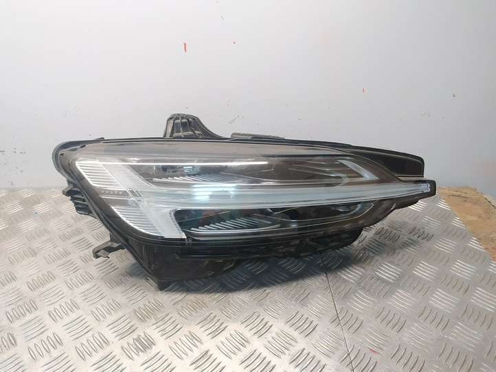 Volvo S60 (2018 - )  32228810 Передняя фара