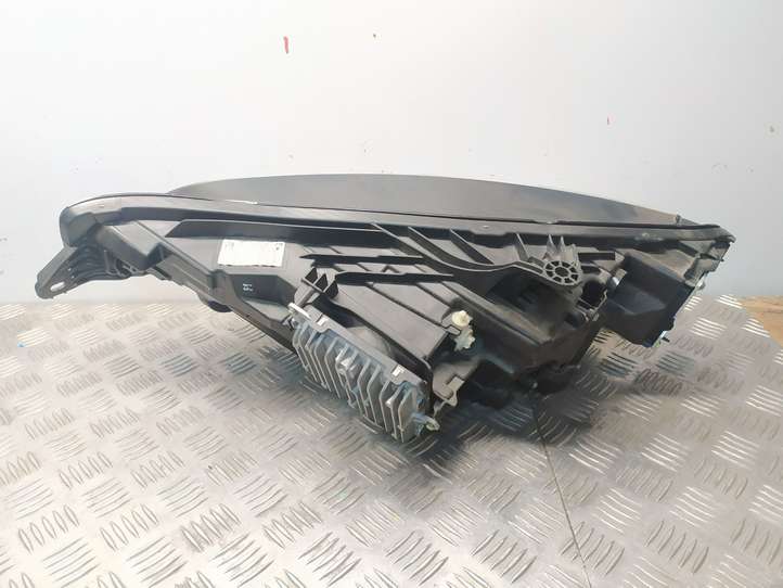 Volvo S60 (2018 - )  32228810 Передняя фара