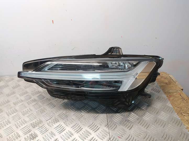Volvo S60 (2018 - )  32228809 Передняя фара