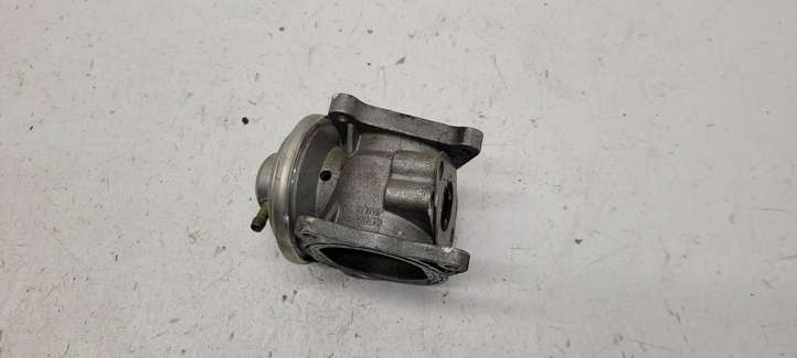 Volkswagen PASSAT B6 (2005 - 2010)  038129637D Клапан EGR
