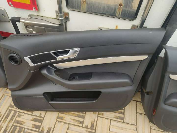 Audi A6 (2004 - 2008)   Комплект отделки дверей