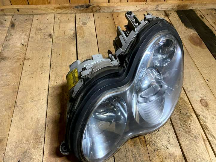 Mercedes-Benz C W203 (2000 - 2007)  a2038203761 Передняя фара