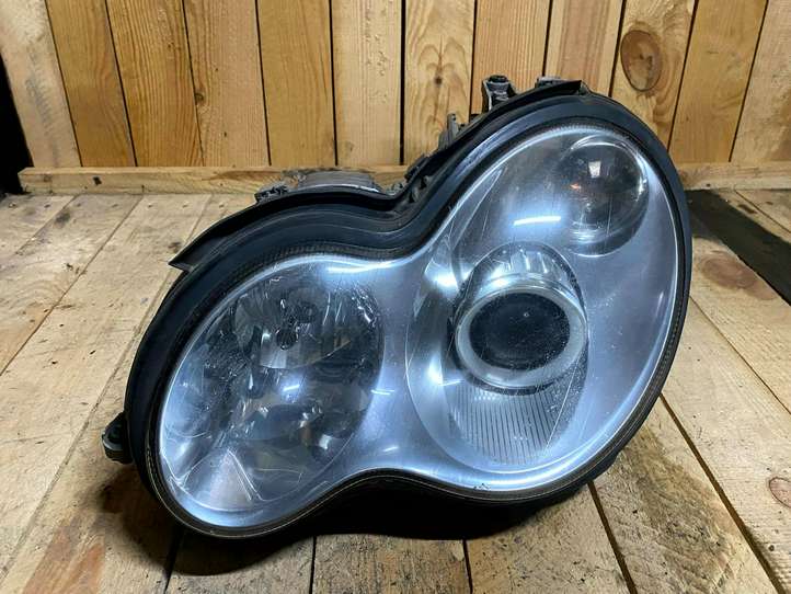 Mercedes-Benz C W203 (2000 - 2007)  A2038203161 Передняя фара