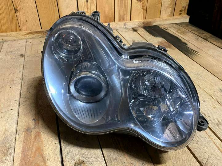 Mercedes-Benz C W203 (2000 - 2007)  a2038203659 Передняя фара