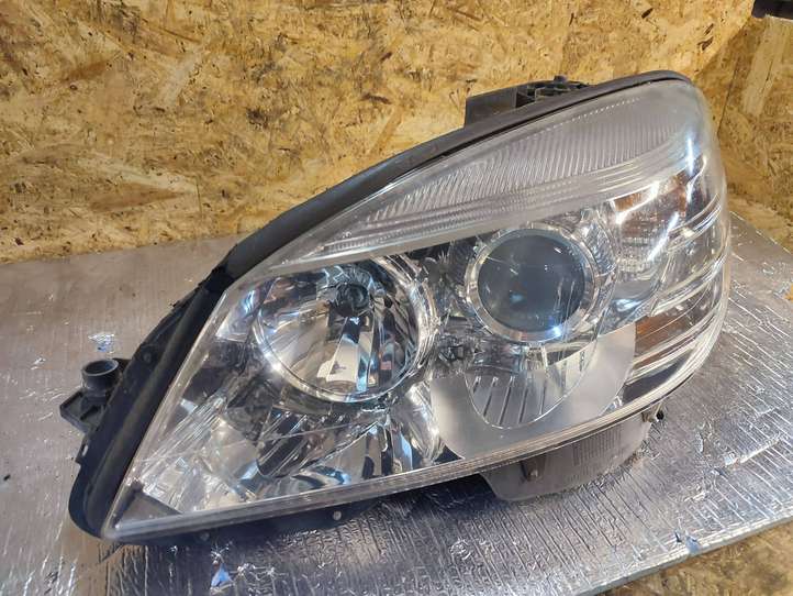 Mercedes-Benz C W204 (2007 - 2014)  A2048208561 Передняя фара