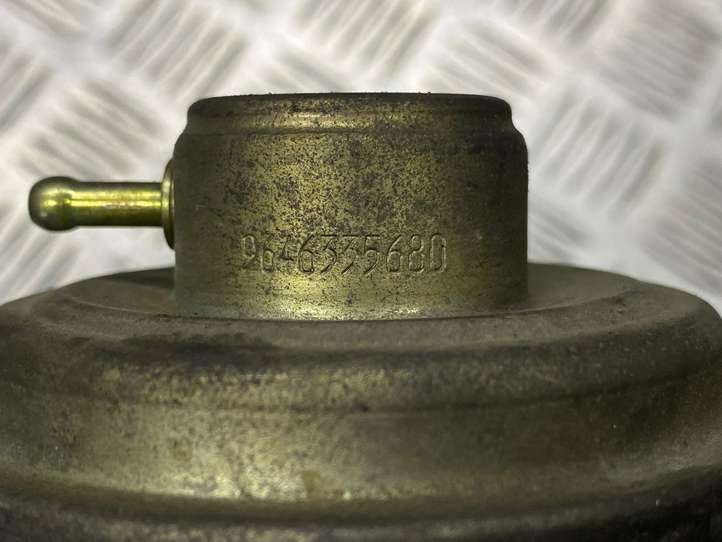 Peugeot 206 (1998 - 2012)  9646335680 Клапан EGR