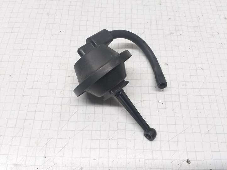 Volkswagen Golf IV (1998 - 2005)  06A129061 Вакуумный клапан