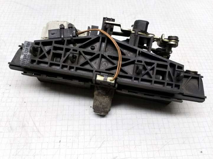 Audi A6 (2001 - 2004)  8D9827565C Ручка задней крышки
