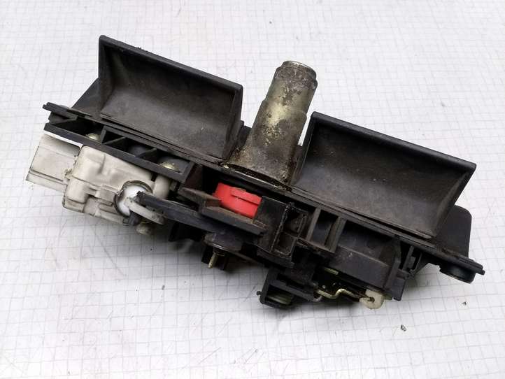 Audi A6 (2001 - 2004)  8D9827565C Ручка задней крышки