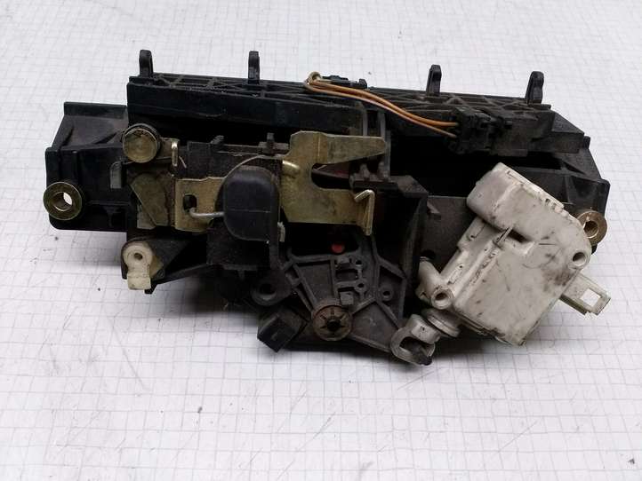 Audi A6 (2001 - 2004)  8D9827565C Ручка задней крышки
