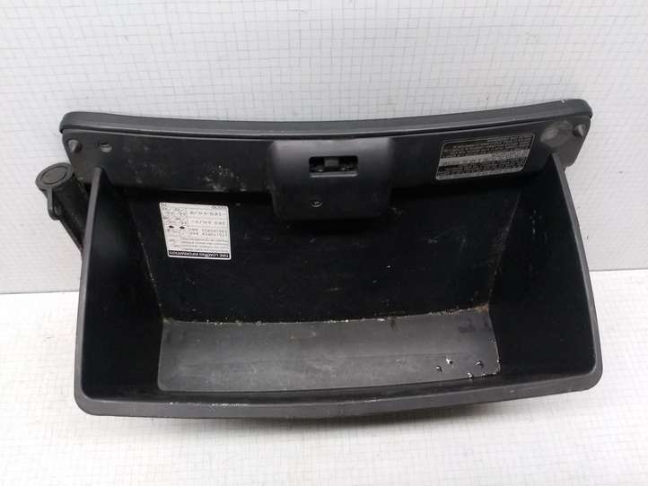 Toyota Corolla E120 E130 (2000 - 2004)  5555102060 Крышка ящика для вещей (бардачка)