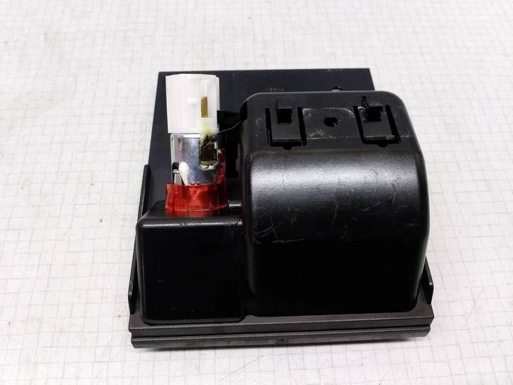 Volkswagen Golf IV (1998 - 2005)  1J0857961G Пепельница
