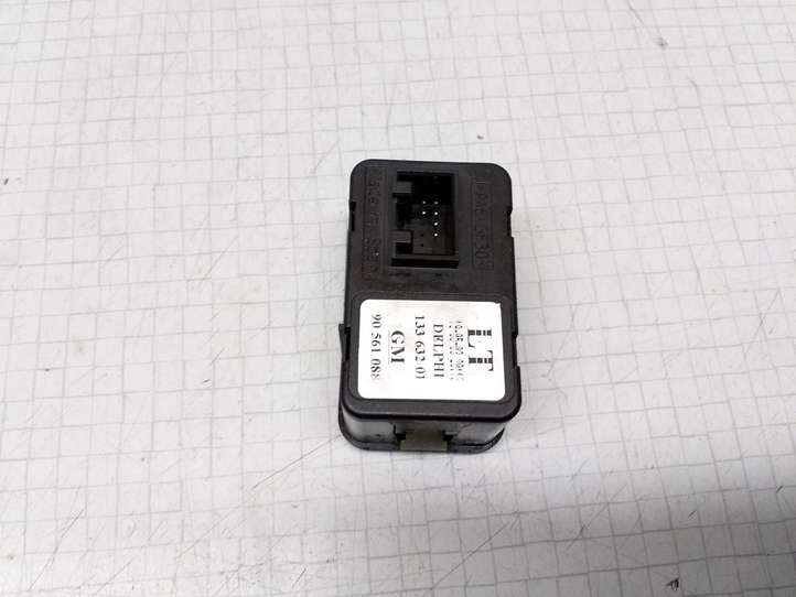 Opel Astra (1998 - 2004)  90561088 Кнопка стеклоподъемников