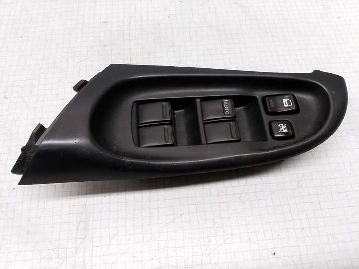 Nissan Almera N16 (2000 - 2010)  80961BM510 Кнопка стеклоподъемников
