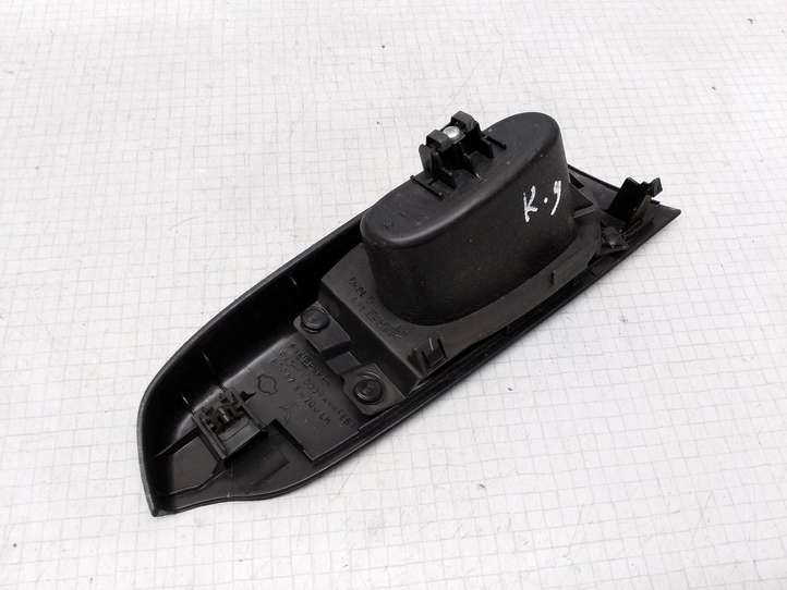Nissan Almera N16 (2000 - 2010)  82947BM700LH Другая деталь отделки задний дверей