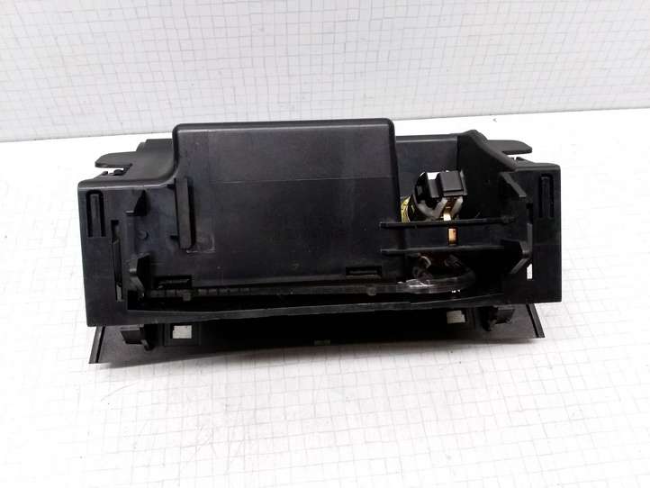 Mercedes-Benz E W211 (2002 - 2009)  A2113100490018 Пепельница
