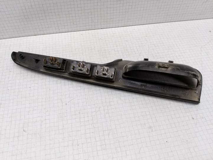 Seat Cordoba (6K) (1999 - 2002)  6K0867171B Кнопка стеклоподъемников