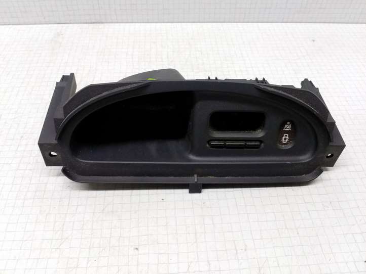 Renault Clio II (1998 - 2001)  7700426271 Экран/ дисплей / маленький экран