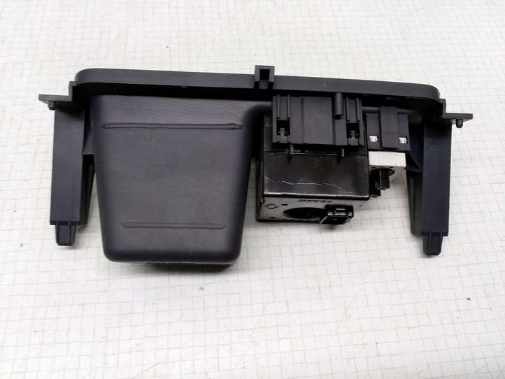 Renault Clio II (1998 - 2001)  7700426271 Экран/ дисплей / маленький экран