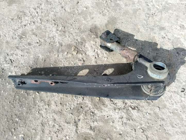 Mercedes-Benz Sprinter W901 W902 W903 W904 (1995 - 2007)   Другая деталь отсека двигателя