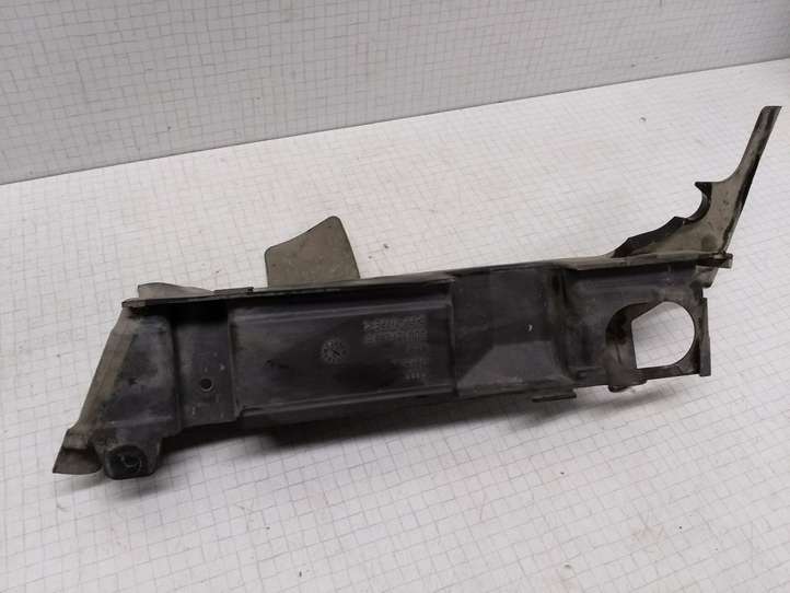 Audi A4 (1999 - 2001)  8D0121283E Другая деталь отсека двигателя
