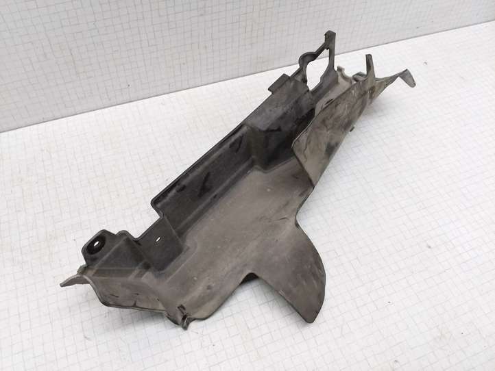 Audi A4 (1999 - 2001)  8D0121283E Другая деталь отсека двигателя