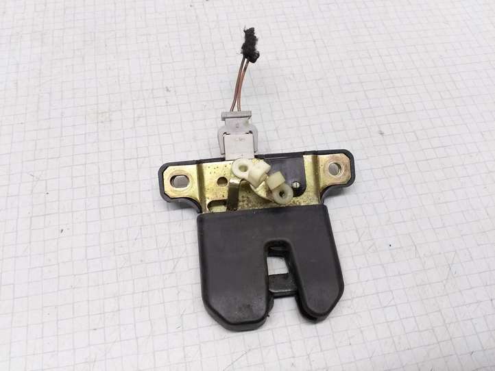 Audi A4 (1999 - 2001)  8D5827505L Замок задней крышки