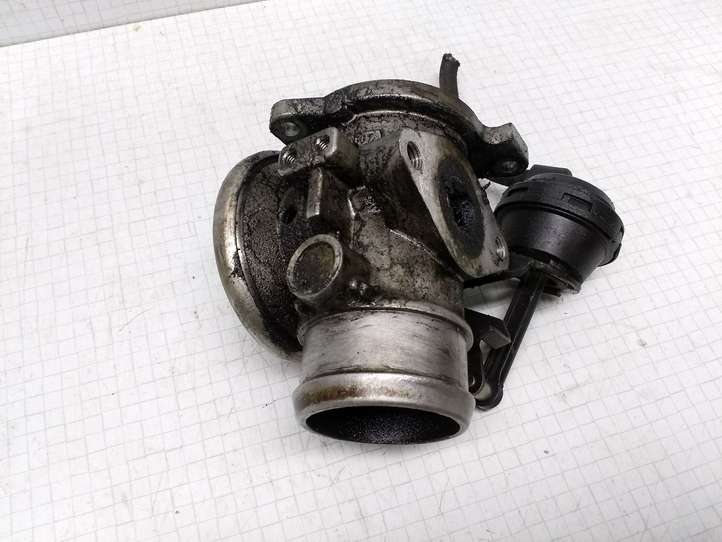 Volkswagen Bora (1998 - 2005)  038131501E Клапан EGR
