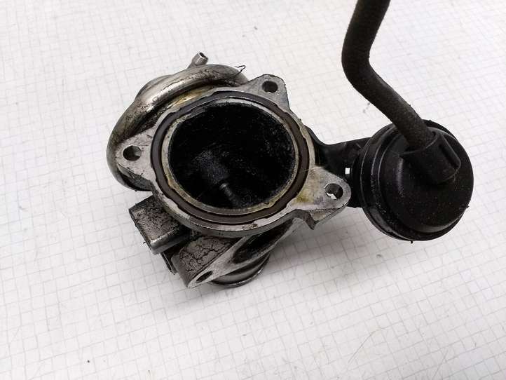 Volkswagen Bora (1998 - 2005)  038131501E Клапан EGR