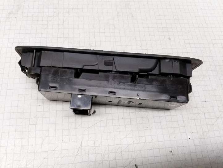 Nissan Primera (2001 - 2008)  25401AV640 Кнопка стеклоподъемников