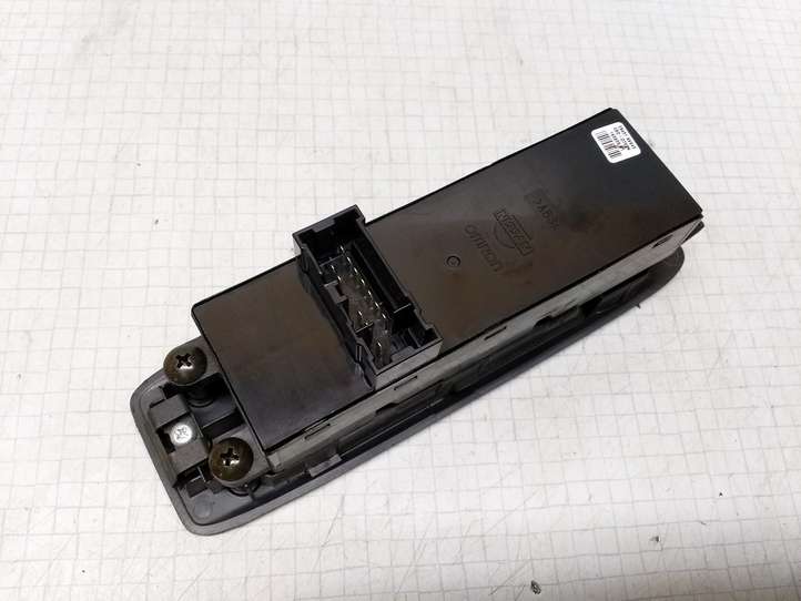 Nissan Primera (2001 - 2008)  25401AV640 Кнопка стеклоподъемников