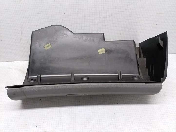 Skoda Octavia Mk1 (1U) (1996 - 2004)  1U1857097B Комплект ящика для вещей (бардачка)