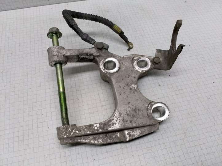 Honda Jazz (2004 - 2008)   Другая деталь отсека двигателя