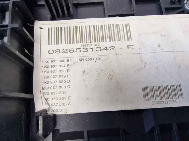 Volkswagen Tiguan (2007 - 2011) 1K0937800BF Блок предохранителей — фото 3