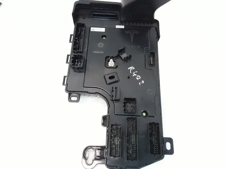 Tesla Model 3 (2017 - 2023) 107867390K Модуль комфорта — фото 4